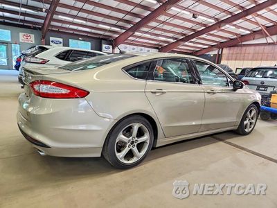 Trzecie zdjęcie samochodu z tyłu: 2016 FORD FUSION S VIN:3FA6P0G71GR154158 - miniatura