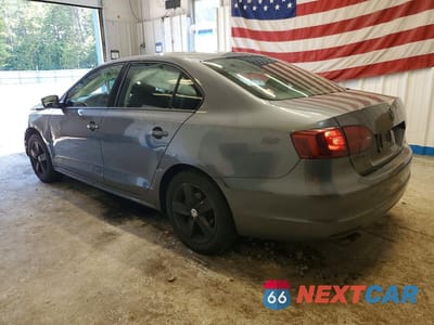 Drugie zdjęcie samochodu z przodu: 2014 VOLKSWAGEN JETTA BASE VIN:3VW2K7AJ8EM445137 - miniatura