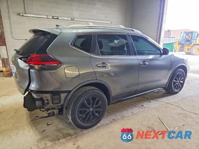 Trzecie zdjęcie samochodu z tyłu: 2019 NISSAN ROGUE SV VIN:JN8AT2MV0KW390812 - miniatura