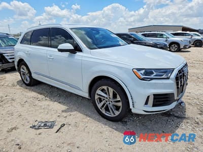 Czwarte zdjęcie samochodu z boku: 2020 AUDI Q7 PREMIUM PLUS VIN:WA1LJAF77LD010004 - miniatura