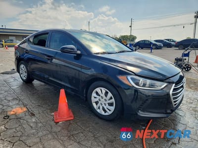 Czwarte zdjęcie samochodu z boku: 2018 HYUNDAI ELANTRA SE VIN:5NPD74LF2JH399986 - miniatura