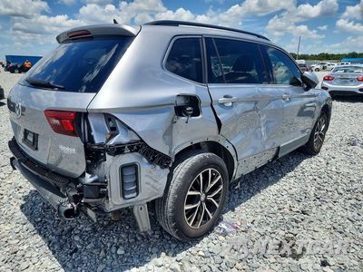Trzecie zdjęcie samochodu z tyłu: 2021 VOLKSWAGEN TIGUAN SE/SE R-LINE BLACK/SEL VIN:3VV3B7AX1MM118526 - miniatura