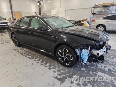 Czwarte zdjęcie samochodu z boku: 2024 HYUNDAI SONATA SEL VIN:KMHL64JA5RA377985 - miniatura