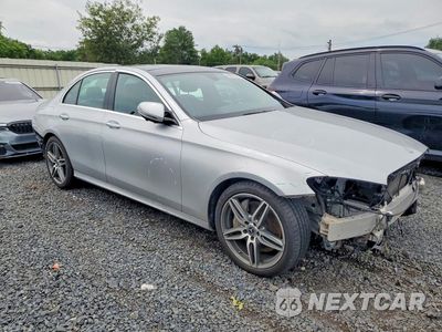 Czwarte zdjęcie samochodu z boku: 2019 MERCEDES-BENZ E 300 4MATIC VIN:WDDZF4KBXKA556864 - miniatura
