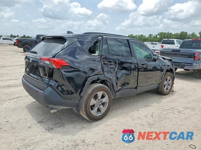 Trzecie zdjęcie samochodu z tyłu: 2024 TOYOTA RAV4 HYBRID XLE VIN:4T3RWRFV1RU161818 - miniatura