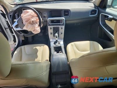 Zdjęcie 8 z 12 samochodu: 2017 VOLVO S60 VIN:YV126MFL8H2423631 - miniatura