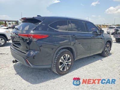 Trzecie zdjęcie samochodu z tyłu: 2021 TOYOTA HIGHLANDER XLE VIN:5TDHZRBH5MS543296 - miniatura