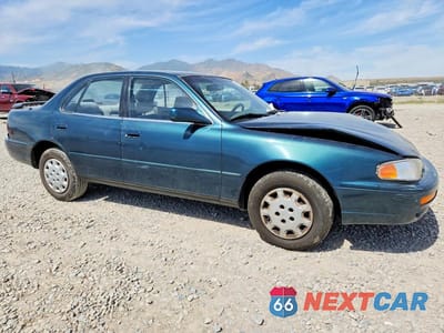 Czwarte zdjęcie samochodu z boku: 1996 TOYOTA CAMRY LE VIN:JT2BG12K8T0351597 - miniatura