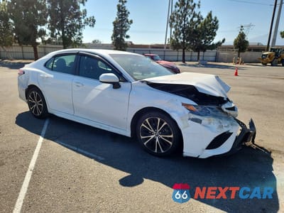 Czwarte zdjęcie samochodu z boku: 2018 TOYOTA CAMRY SE VIN:4T1B11HK9JU078848 - miniatura