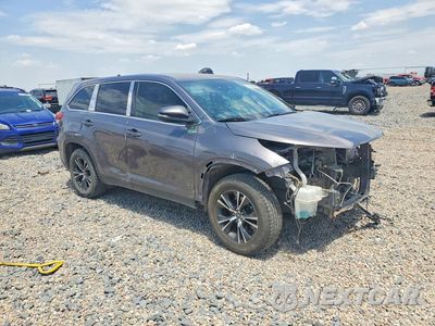 Czwarte zdjęcie samochodu z boku: 2019 TOYOTA HIGHLANDER LE VIN:5TDZARFH7KS047306 - miniatura