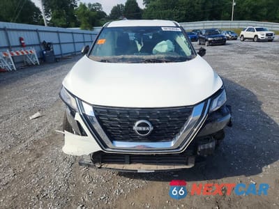 Piąte zdjęcie samochodu w środku: 2023 NISSAN ROGUE S VIN:5N1BT3AA0PC892022 - miniatura