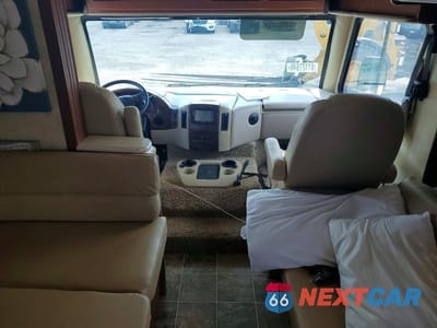 Piąte zdjęcie samochodu w środku: 2013 FORD F53 RV VIN:1F64F5DY5D0A00193 - miniatura