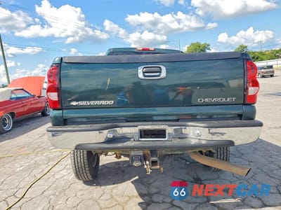 Zdjęcie 6 z 12 samochodu: 2003 CHEVROLET SILVERADO C2500 HEAVY DUTY VIN:1GCHC23163F125743 - miniatura