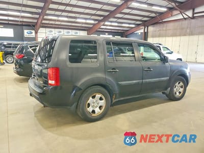 Trzecie zdjęcie samochodu z tyłu: 2011 HONDA PILOT LX VIN:5FNYF4H25BB014446 - miniatura