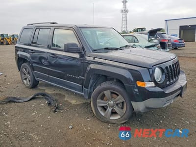 Czwarte zdjęcie samochodu z boku: 2015 JEEP PATRIOT LATITUDE VIN:1C4NJRFB8FD317395 - miniatura