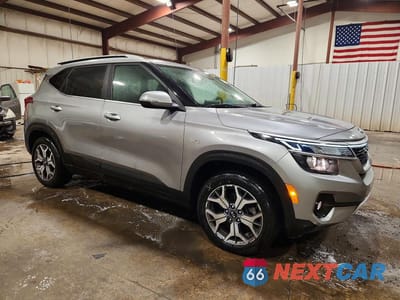 Czwarte zdjęcie samochodu z boku: 2021 KIA SELTOS EX VIN:KNDERCAAXM7174322 - miniatura