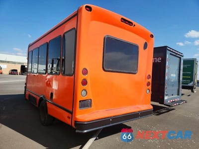 Trzecie zdjęcie samochodu z tyłu: 2023 FORD ECONOLINE E450 SUPER DUTY CUTAWAY VAN VIN:1FDFE4FN1PDD25860 - miniatura