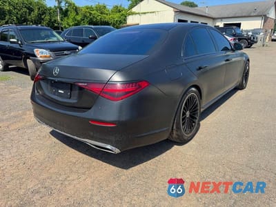 Trzecie zdjęcie samochodu z tyłu: 2021 MERCEDES-BENZ S 580 4MATIC VIN:W1K6G7GB9MA018850 - miniatura