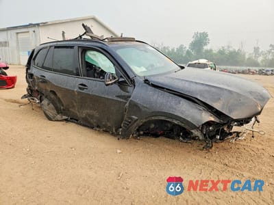 Czwarte zdjęcie samochodu z boku: 2026 BMW X5 M COMPETITION VIN:5YM13ET09T9111111 - miniatura