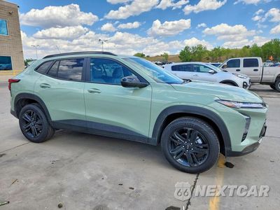 Czwarte zdjęcie samochodu z boku: 2025 CHEVROLET TRAX ACTIV VIN:KL77LKEP9SC260841 - miniatura