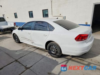 Drugie zdjęcie samochodu z przodu: 2012 VOLKSWAGEN PASSAT S VIN:1VWAH7A39CC098525 - miniatura