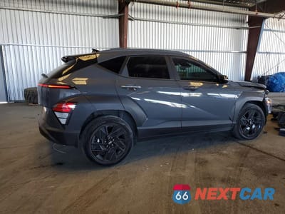 Trzecie zdjęcie samochodu z tyłu: 2026 HYUNDAI KONA SEL SPORT VIN:KM8HF3AB4TU363879 - miniatura
