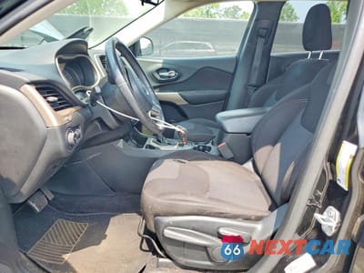 Zdjęcie 7 z 13 samochodu: 2017 JEEP CHEROKEE LATITUDE VIN:1C4PJLCB0HW667878 - miniatura