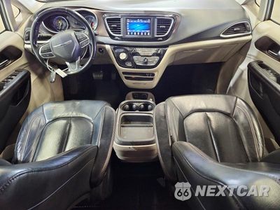 Zdjęcie 8 z 13 samochodu: 2019 CHRYSLER PACIFICA TOURING L VIN:2C4RC1BG3KR685392 - miniatura