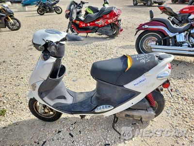 Trzecie zdjęcie samochodu z tyłu: 2016 GENUINE SCOOTER CO. BUDDY 50 VIN:RFVPAP5A8G1119589 - miniatura