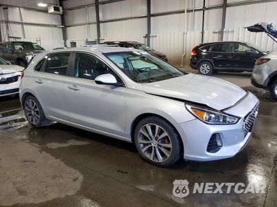 Czwarte zdjęcie samochodu z boku: 2018 HYUNDAI ELANTRA GT BASE VIN:KMHH35LE0JU028949 - miniatura