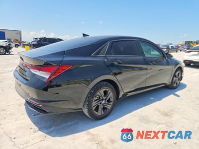 Trzecie zdjęcie samochodu z tyłu: 2023 HYUNDAI ELANTRA SEL VIN:KMHLM4AGXPU582935 - miniatura