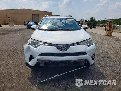 Piąte zdjęcie samochodu w środku: 2017 TOYOTA RAV4 XLE VIN:JTMWFREV2HJ720455 - miniatura