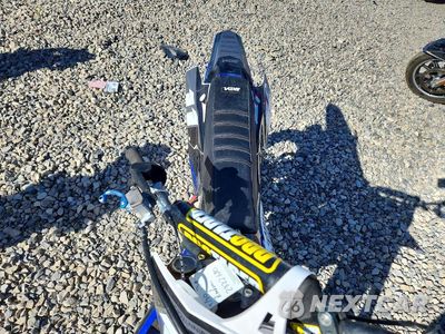 Piąte zdjęcie samochodu w środku: 2020 YAMAHA YZ125 VIN:JYACE16C8LA041959 - miniatura