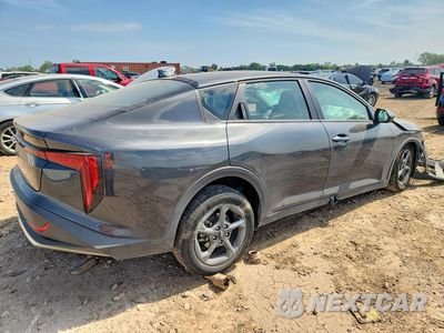 Trzecie zdjęcie samochodu z tyłu: 2025 KIA K4 LXS VIN:3KPFT4DE6SE212362 - miniatura