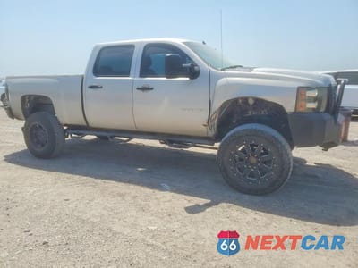 Czwarte zdjęcie samochodu z boku: 2008 CHEVROLET SILVERADO K2500 HEAVY DUTY VIN:1GCHK23638F193374 - miniatura