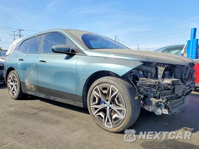 Czwarte zdjęcie samochodu z boku: 2024 BMW IX XDRIVE50 VIN:WB523CF0XRCR01716 - miniatura