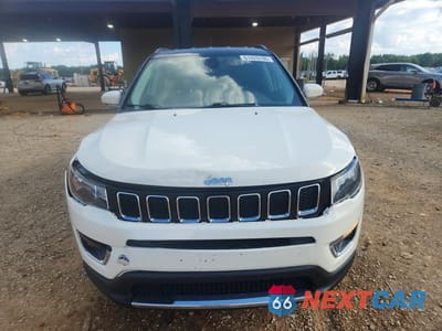Piąte zdjęcie samochodu w środku: 2018 JEEP COMPASS LIMITED VIN:3C4NJDCB1JT325431 - miniatura