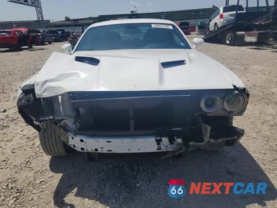 Piąte zdjęcie samochodu w środku: 2019 DODGE CHALLENGER SXT VIN:2C3CDZAG2KH701773 - miniatura