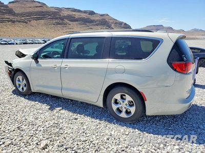Drugie zdjęcie samochodu z przodu: 2017 CHRYSLER PACIFICA LX VIN:2C4RC1CG3HR571092 - miniatura