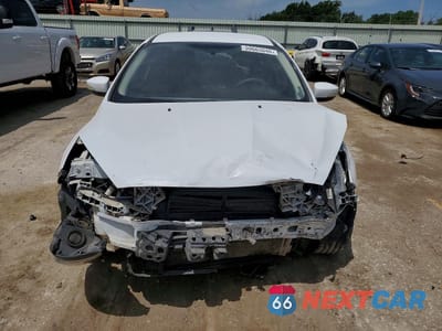 Piąte zdjęcie samochodu w środku: 2016 FORD FOCUS SE VIN:1FADP3F27GL320163 - miniatura