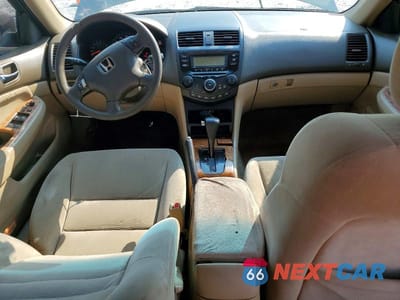 Zdjęcie 8 z 12 samochodu: 2005 HONDA ACCORD LX VIN:1HGCM56425A120040 - miniatura