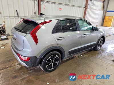 Trzecie zdjęcie samochodu z tyłu: 2026 KIA NIRO LX VIN:KNDCP3LE1T5324664 - miniatura