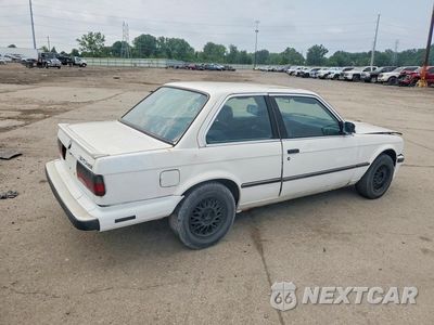 Trzecie zdjęcie samochodu z tyłu: 1986 BMW 325 E AUTOMATIC VIN:WBAAB6409G1680719 - miniatura