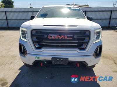 Piąte zdjęcie samochodu w środku: 2021 GMC SIERRA K1500 AT4 VIN:3GTU9EETXMG324484 - miniatura