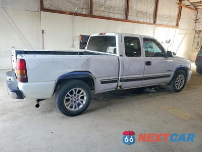 Trzecie zdjęcie samochodu z tyłu: 2002 CHEVROLET SILVERADO C1500 VIN:2GCEC19V021184994 - miniatura