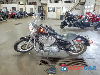 Trzecie zdjęcie samochodu z tyłu: 2010 HARLEY-DAVIDSON XL883 L VIN:1HD4CR218AC404116 - miniatura