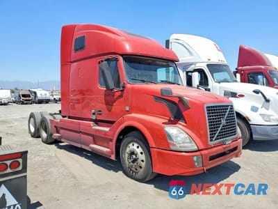 Czwarte zdjęcie samochodu z boku: 2016 VOLVO VN VNL VIN:4V4NC9EH2GN963404 - miniatura