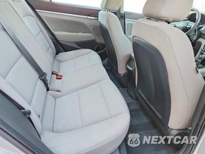 Zdjęcie 10 z 12 samochodu: 2019 HYUNDAI ELANTRA SEL VIN:5NPD84LFXKH411140 - miniatura