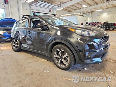 Czwarte zdjęcie samochodu z boku: 2020 KIA SPORTAGE LX VIN:KNDPM3AC5L7668546 - miniatura