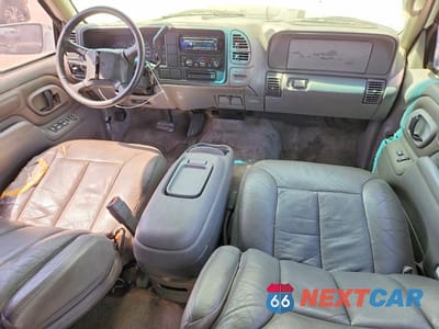 Zdjęcie 8 z 13 samochodu: 1999 CHEVROLET SUBURBAN C1500 VIN:3GNEC16R1XG187383 - miniatura